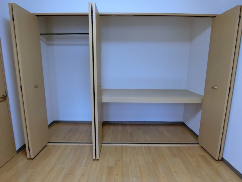 収納　クローゼットと押し入れが分かれていて使い勝手の良い収納です