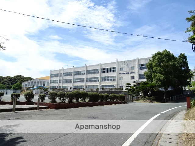 中学校　湖西市立新居中学校（中学校）まで969m