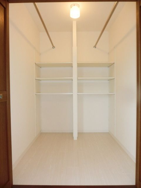 収納　ウォークインクローゼット