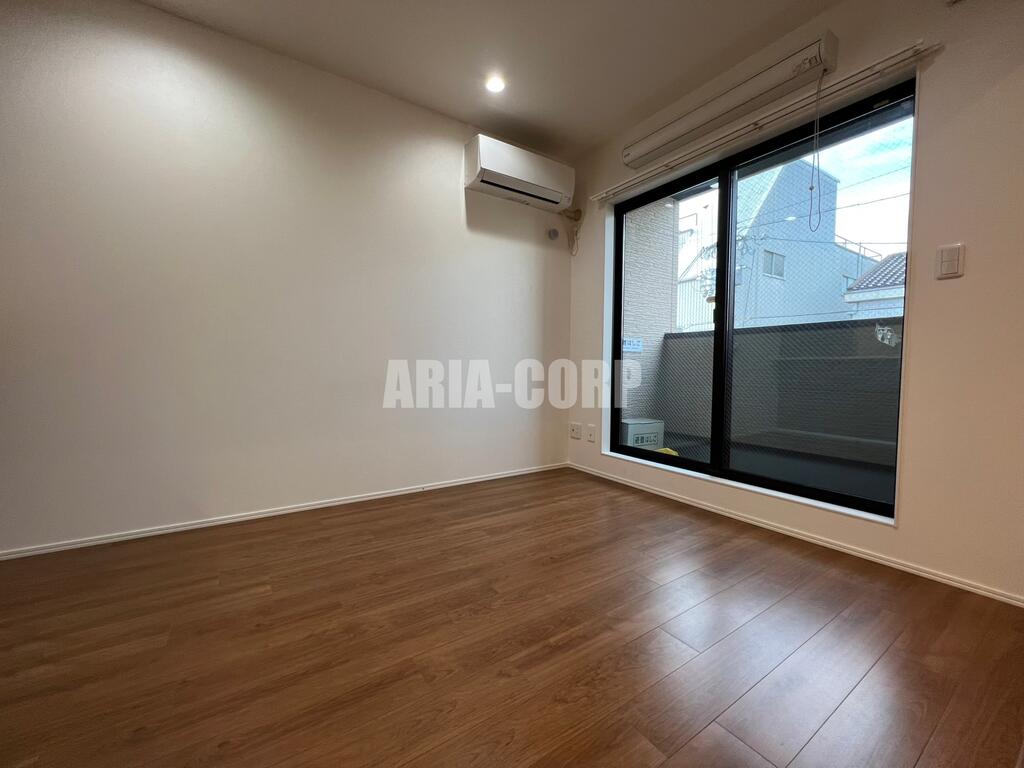 居室・リビング　広々8.6帖の開放的なリビングです♪