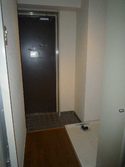 玄関　同一タイプ物件の写真です。