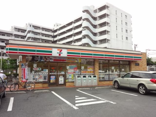 コンビニ　セブンイレブン（コンビニ）まで971m