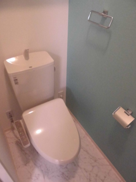 トイレ　２階　温水暖房便座