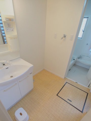 洗面設備　写真は104号室のものです。ご参考にご覧下さい。