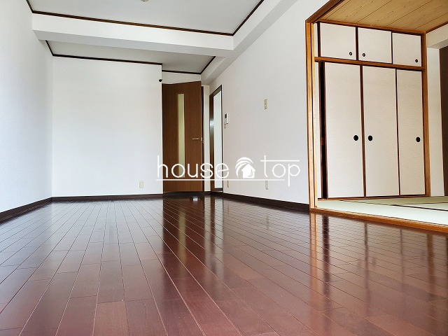 居室・リビング　テーブルやソファーなど設置可能