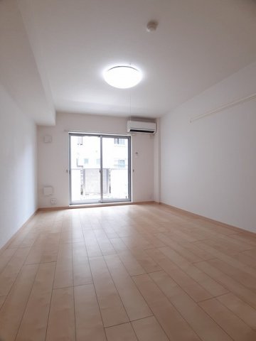 居室・リビング　内装は落ち着いています