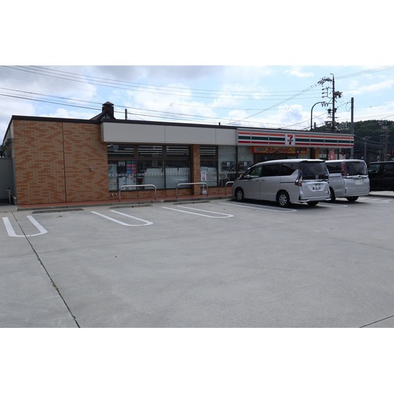 コンビニ　セブンイレブン茅野城山店（コンビニ）まで804m