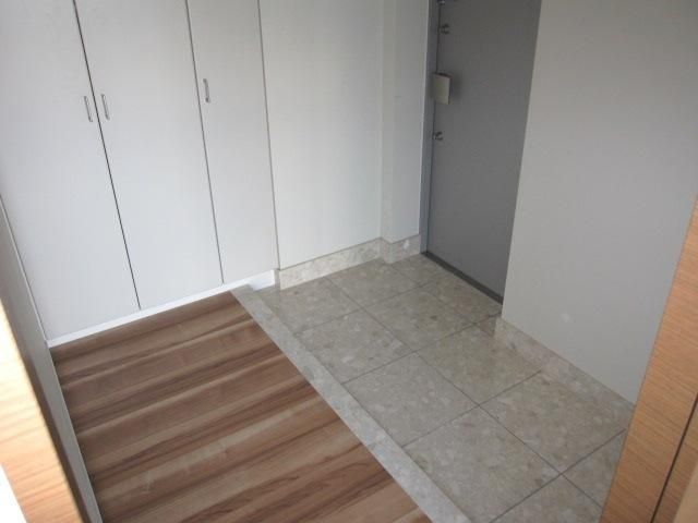 玄関　★広めの玄関スペースです★