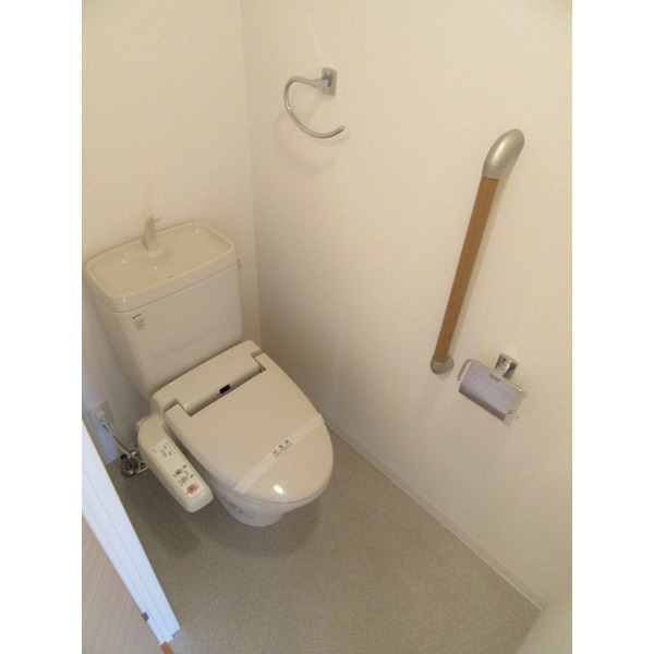 トイレ　シャワートイレです