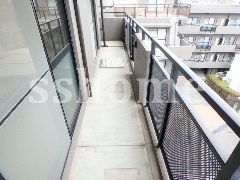 バルコニー　長くL字型です♪