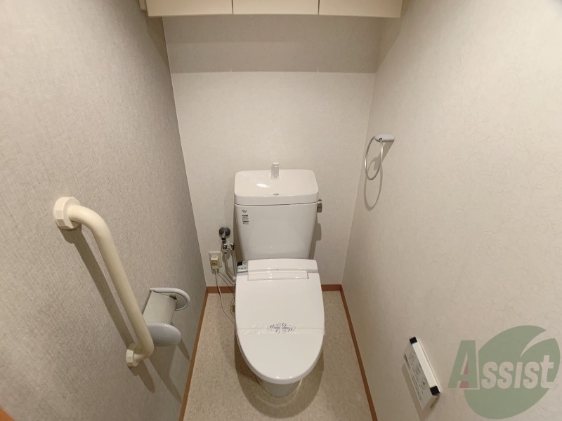 トイレ　人気のウォシュレットつきのトイレです。快適ですよ。