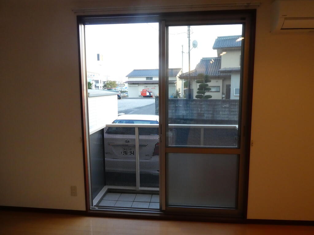 バルコニー　※室内写真・動画・パノラマは同物件反転間取り別部屋のものです