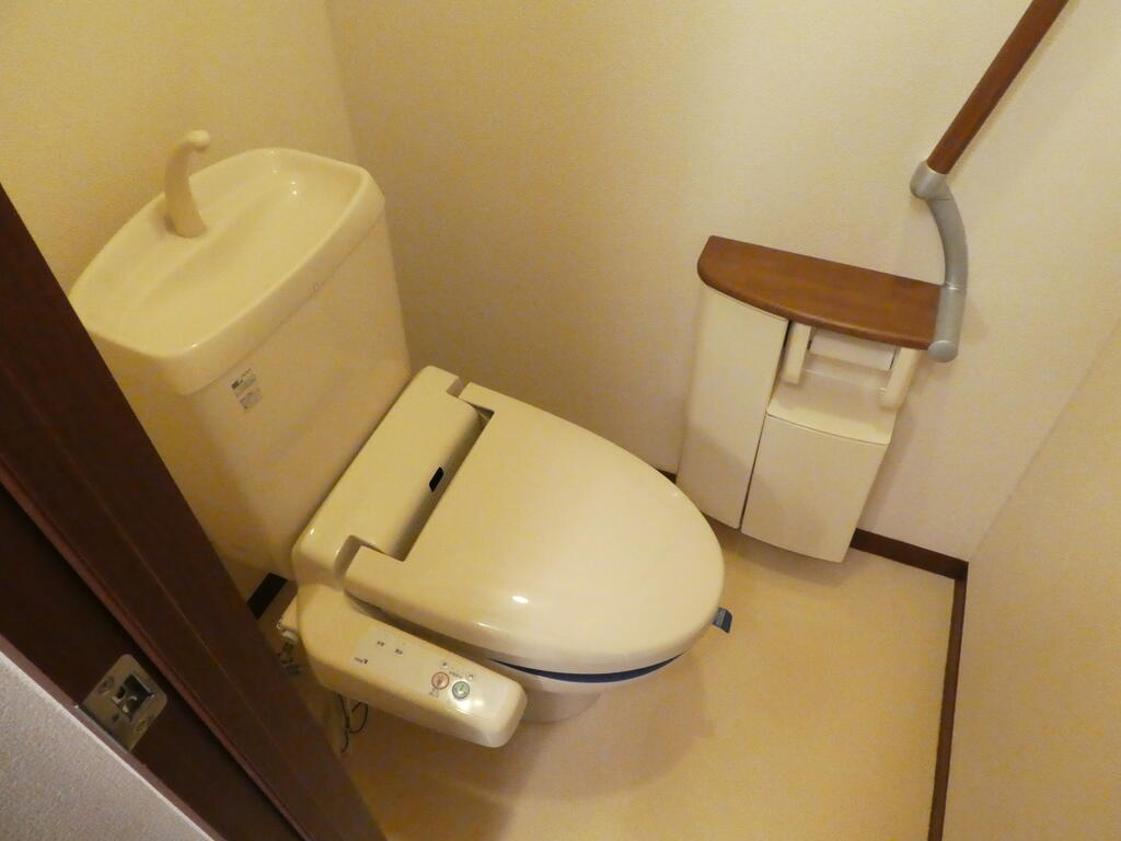 トイレ　※室内写真・動画・パノラマは同物件反転間取り別部屋のものです