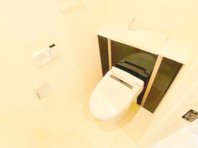 トイレ　温水洗浄便座