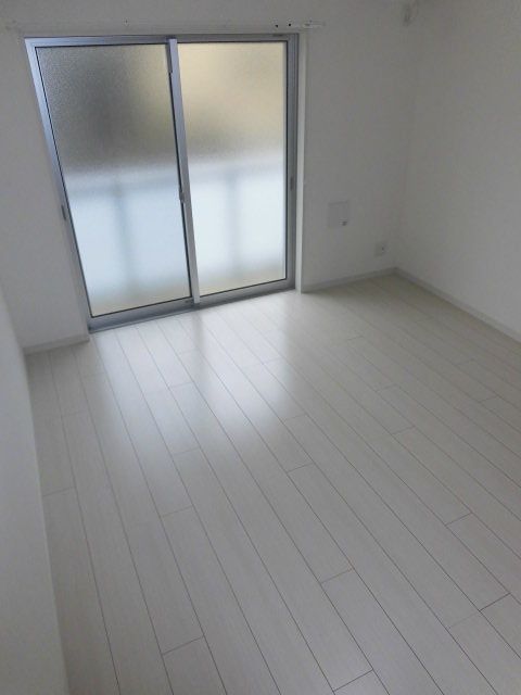 居室・リビング　ホワイトフローリングの居室