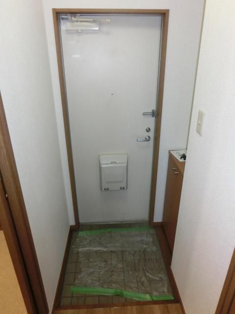玄関　玄関は収納あります