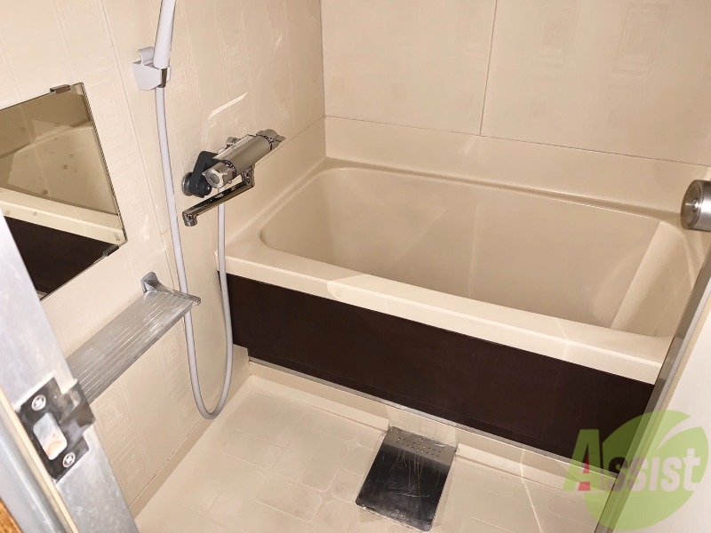 バス・シャワールーム　浴室はゆったりと浸かれるサイズ感になっていますね。