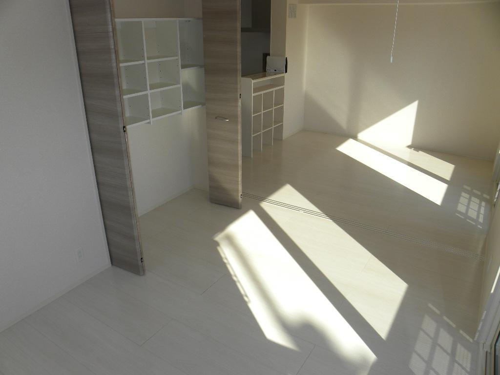 居室・リビング　洋室6.1帖【南側】