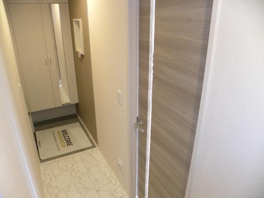 玄関　反転となります。