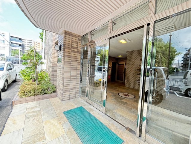 エントランス　詳細は、RISUMO江坂本店までお問合せください♪