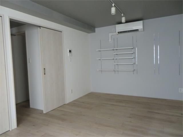 居室・リビング　■エアコン■24時間換気システム■ダウンライト■２面採光