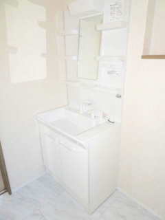 洗面設備　独立洗面台あり、毎朝おしゃれに忙しい女性の方におすすめです