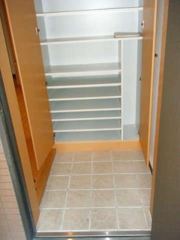 玄関　※別部屋参考写真