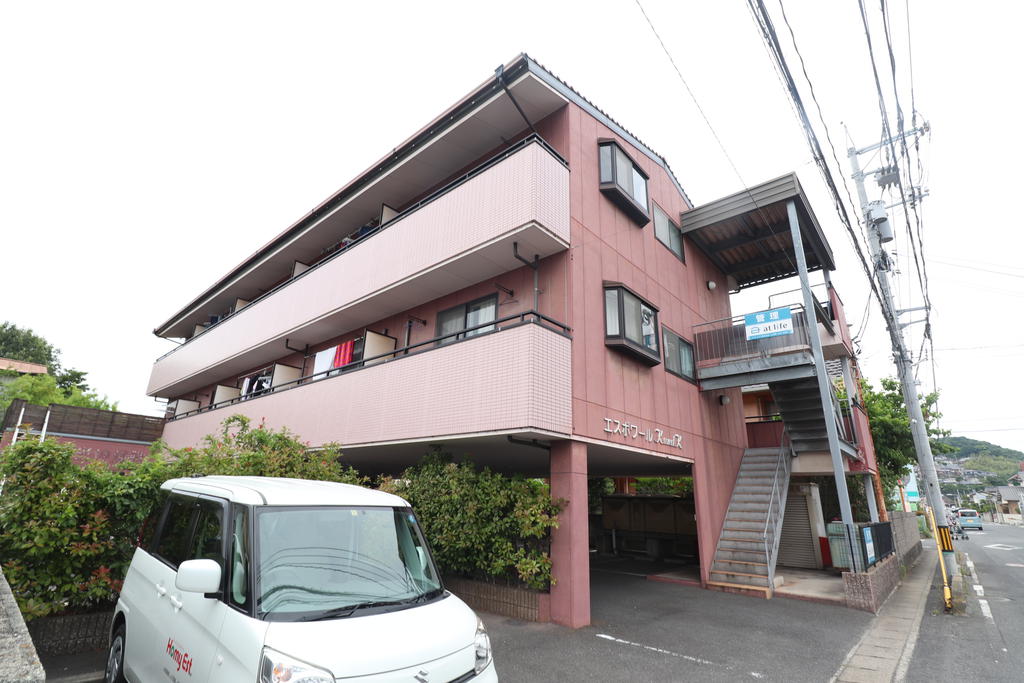 建物外観　3階建てです！