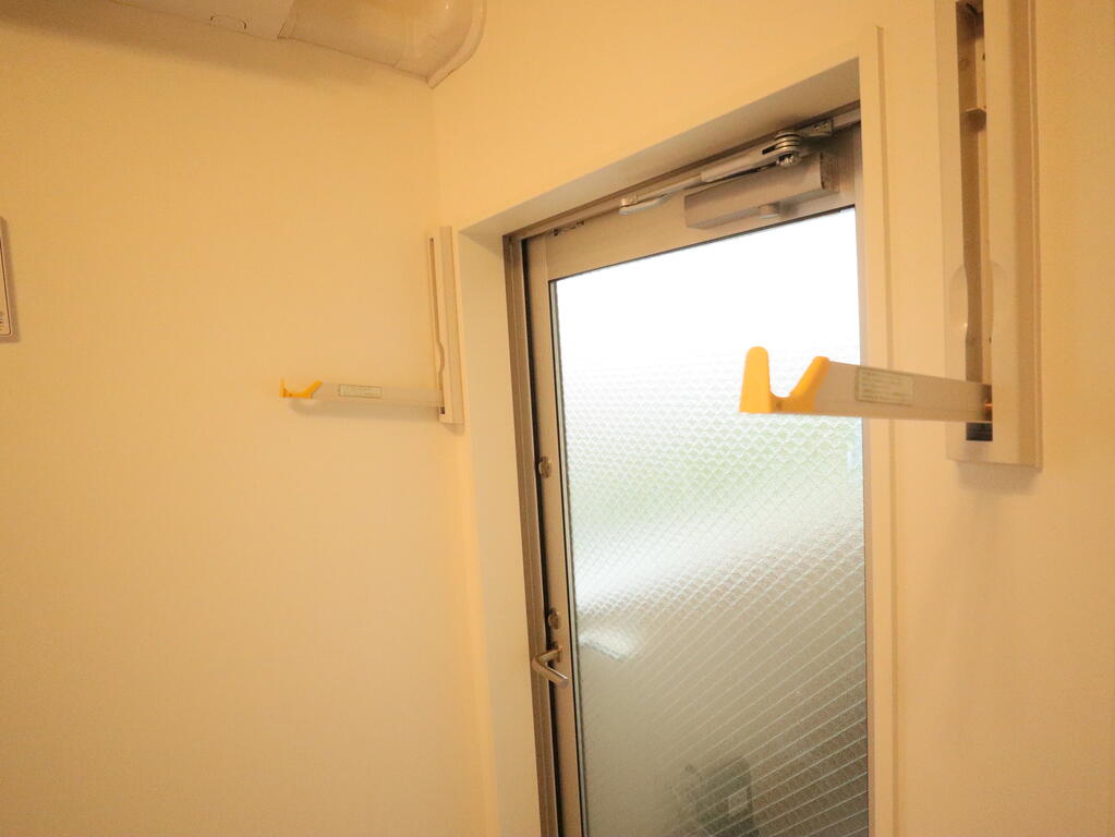 駐車場　室内物干し