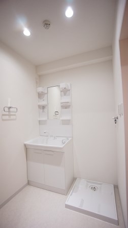 洗面設備　清潔感のある洗面脱衣所