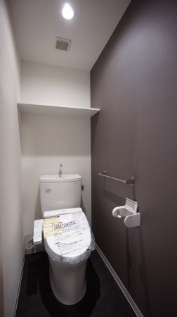 トイレ　今や欠かせない温水洗浄便座！ついています