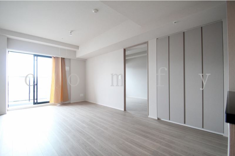 居室・リビング　明るいリビング