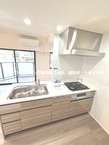 キッチン　※同タイプのお部屋になります。