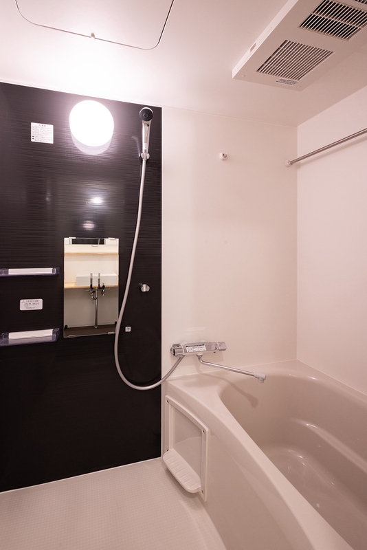 バス・シャワールーム　アクセントクロスが映えるバスルーム