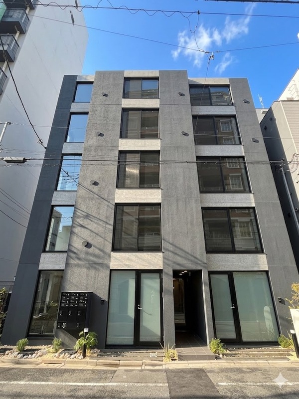 建物外観　直線が綺麗な外観