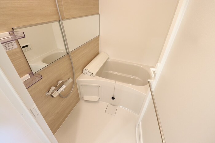 バス・シャワールーム　追い焚き給湯式浴室（浴室換気乾燥機付）