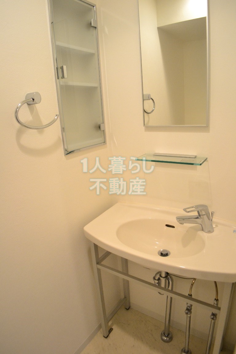 洗面設備　独立洗面台です