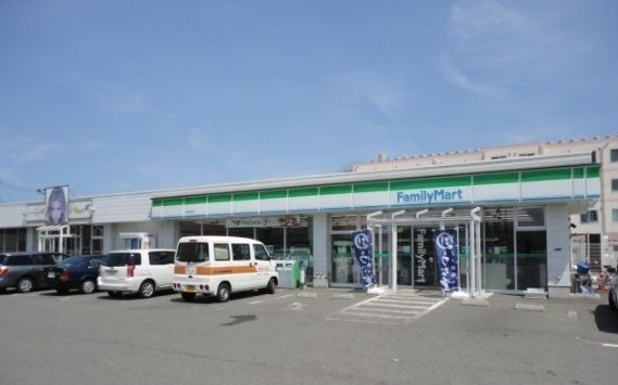 コンビニ　ファミリーマート秋田卸町店（コンビニ）まで650m