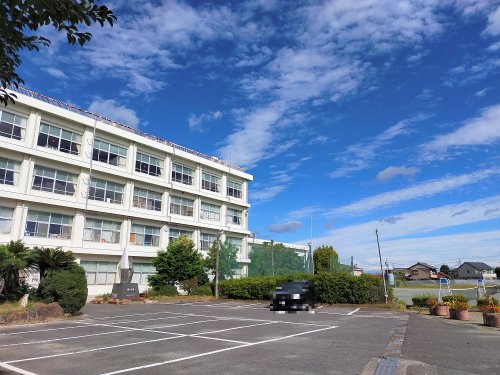 中学校　扶桑町立扶桑中学校（中学校）まで823m