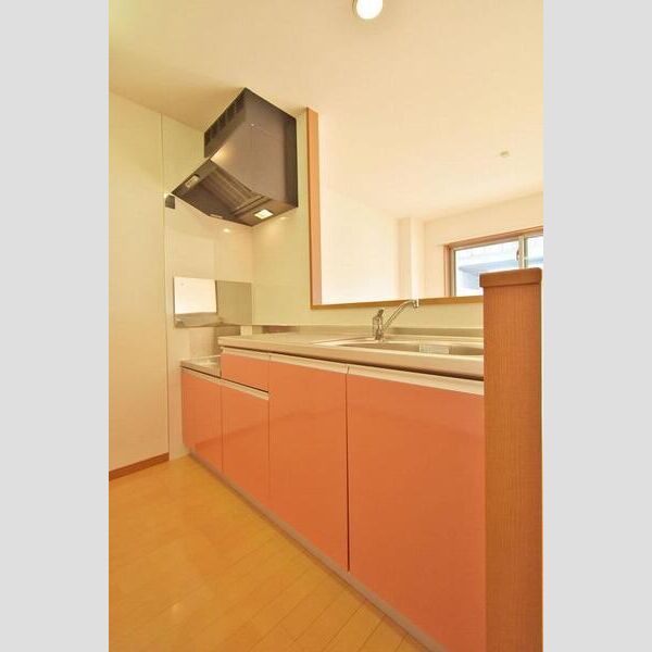 キッチン　参考写真。キッチンの色は現況優先。