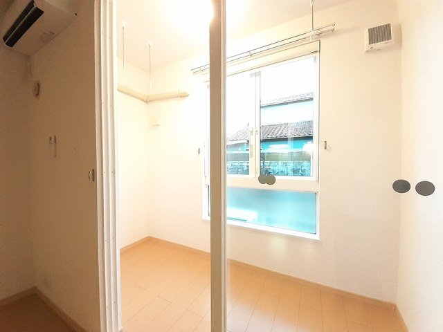 バルコニー　こちらサンルームになります