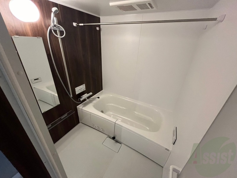 バス・シャワールーム　お風呂になります。一日の疲れを癒してくださいね。