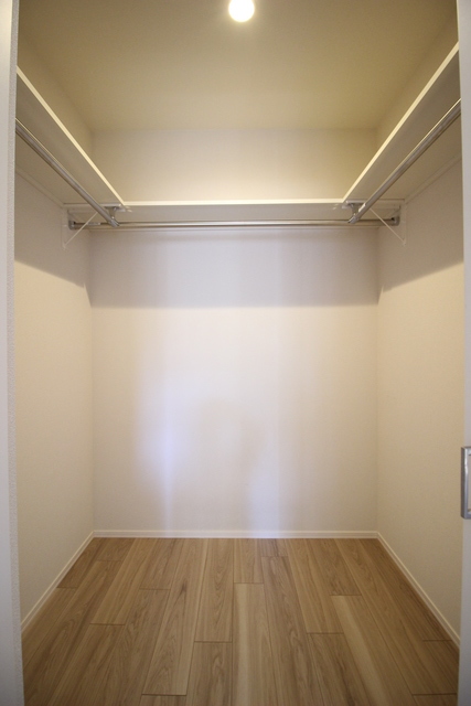 収納　奥行のあるウォークインクローゼットならお荷物多い方でも安心☆