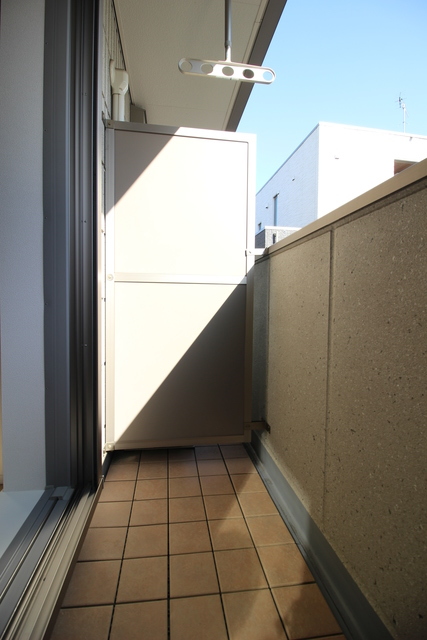 バルコニー　バルコニー付！お天気のいい日は洗濯物も気持ちよく干せますね！