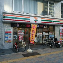 コンビニ　セブンイレブン 新宿大久保1丁目店（コンビニ）まで406m