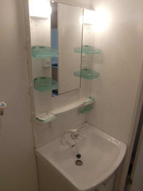 洗面設備　嬉しい独立洗面台。