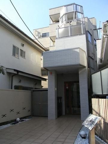 建物外観　オートロックエントランスのオシャレな建物。