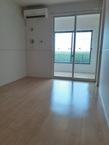 居室・リビング　こちらのリビングで趣味の時間をお楽しみください