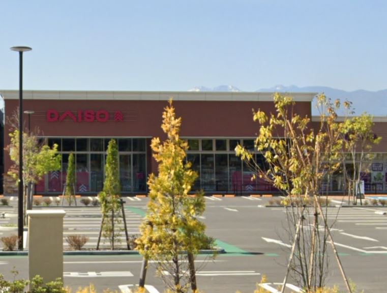 スーパー　ザ・ダイソー DAISO フォレストモール佐久平店（スーパー）まで601m