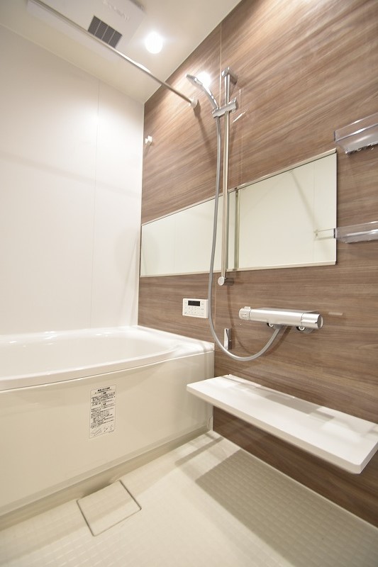 バス・シャワールーム　追炊き・浴室乾燥機付き浴室